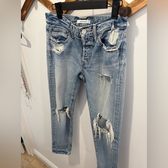 MOUSSY MID RISE DISTRESSED JEANS - Picture 4 of 7